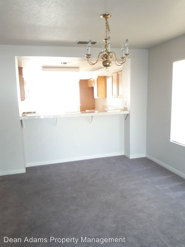 Foto principal - 7789 Amherst St