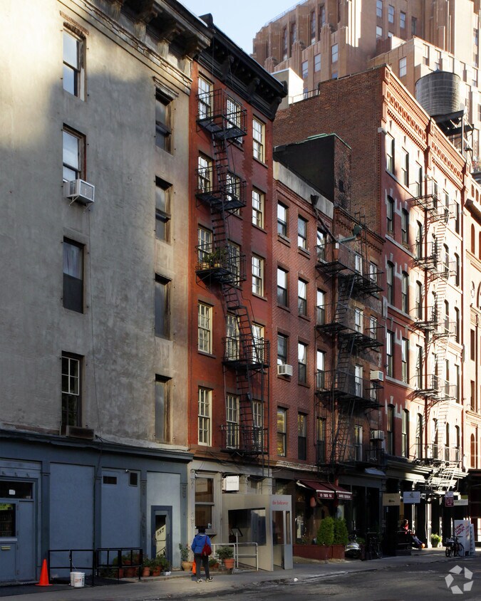Building Photo - 185 Duane St