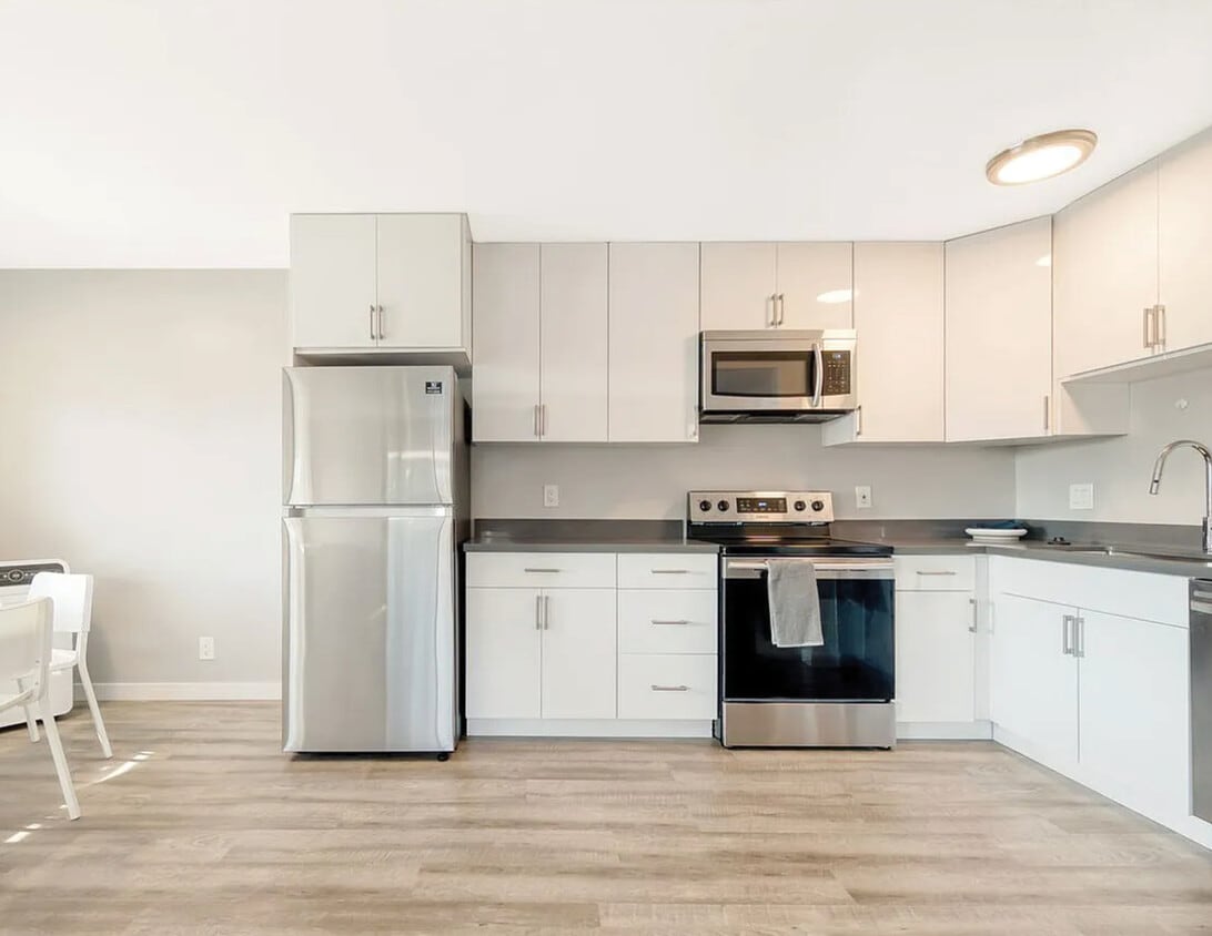 Renovated Kitchen 1 - 186-192 Selwyn Dr