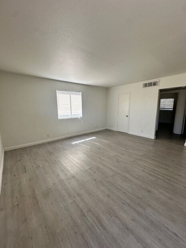 Foto del edificio - 2121 Oceanus Ln