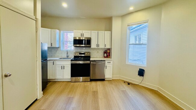 Building Photo - 5459 Cedar Ave