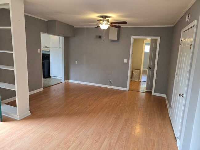 Building Photo - 207 Moncrief Ave