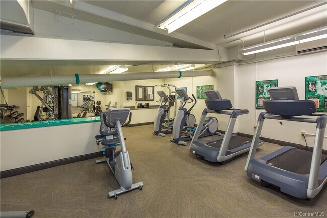 FITNESS ROOM - 909 Kapiolani Blvd Apartment