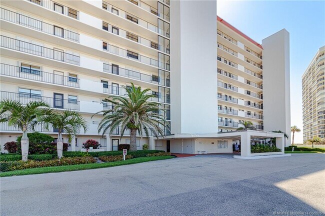 Foto del edificio - 9490 S Ocean Dr