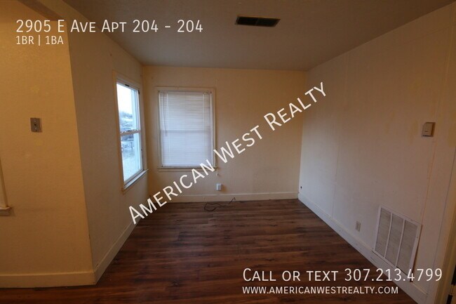 Building Photo - Efficient upstairs apartment