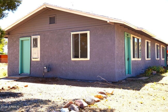 Building Photo - 565 Graham Pl