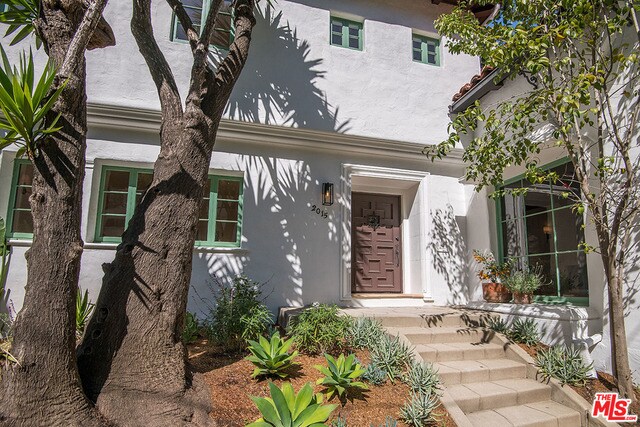 Building Photo - 2015 N Curson Ave