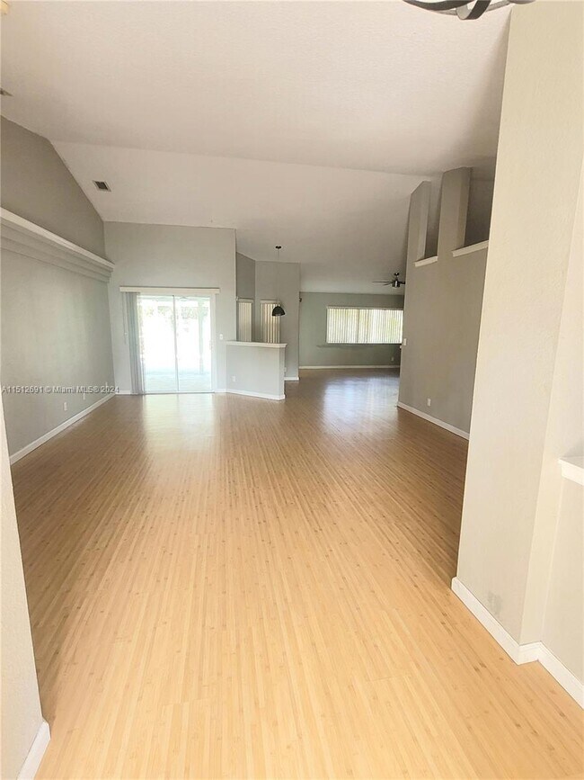 Foto del edificio - 15353 83rd Ln N