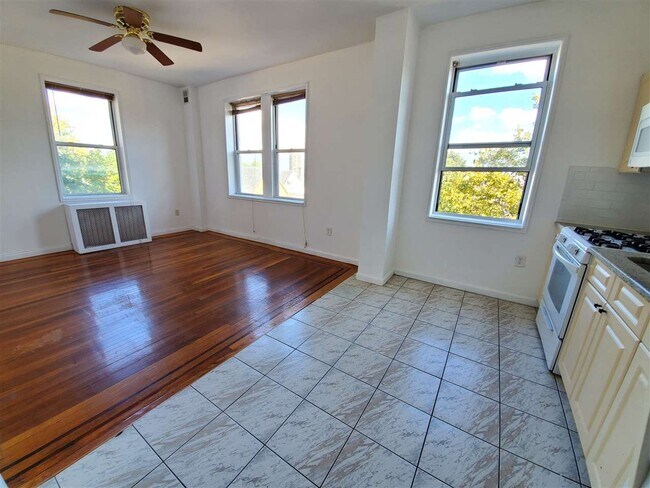 Foto del edificio - 7505 Palisade Ave