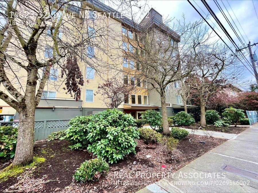 Foto principal - Spacious 1 Bed 1 Bath with In-Unit Washer/...