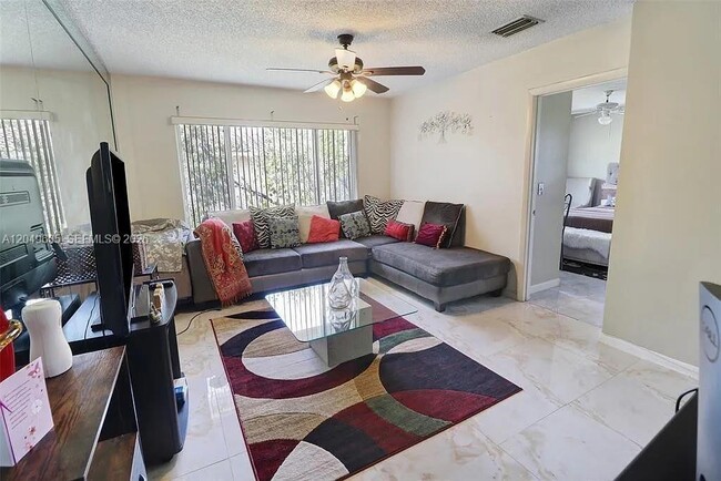 Foto del edificio - 3246 NW 102nd Terrace