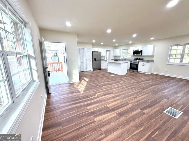 Foto del edificio - 2182 Rosewood Rd