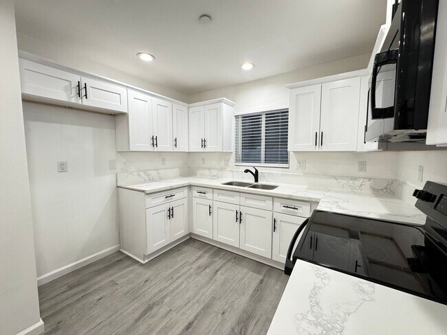 Foto del edificio - Stunning 2Bd/2Ba New Build in Riverside!