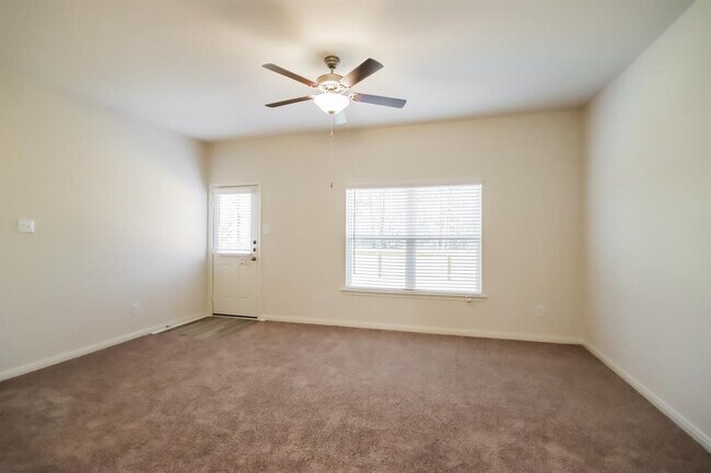 Foto del edificio - 10530 Sweetwater Creek Dr