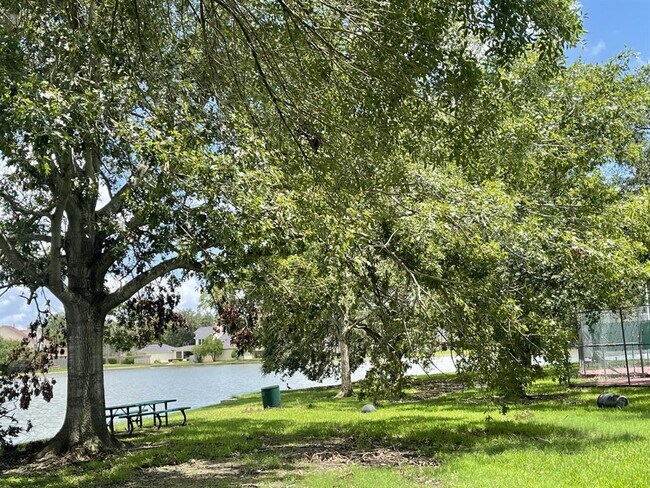 Foto del edificio - 2711 Grants Lake Blvd