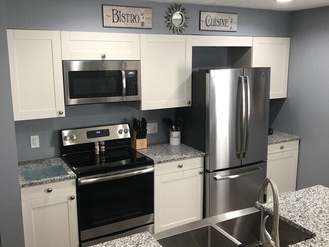 Foto del edificio - Fully Furnished Short-term rental Includes internet, cable, washer, dryer, etc