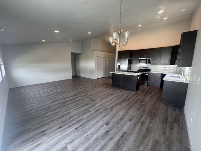 Building Photo - Luxury 4 Bed, 2 Bath Rancher in Spokane Valley!