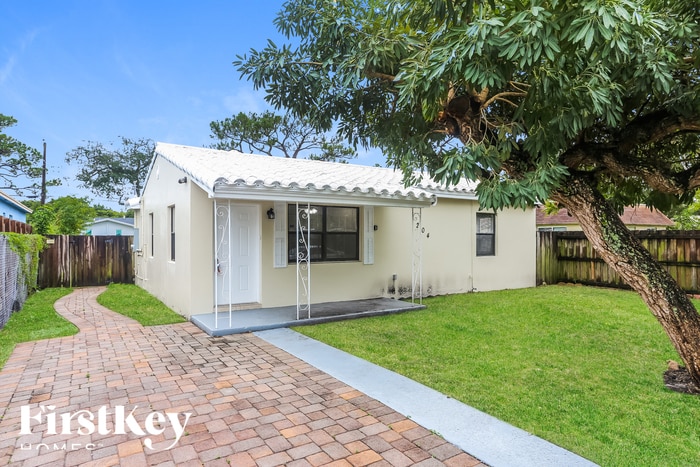 Foto principal - 1204 NW 3rd Ave