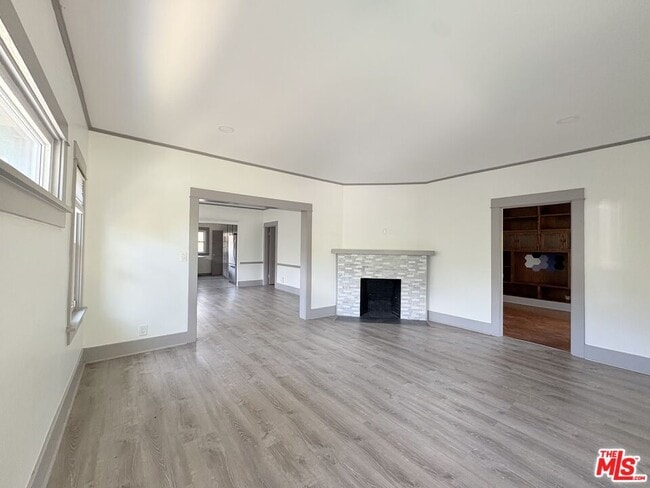 Foto del edificio - 613 N Lucerne Blvd