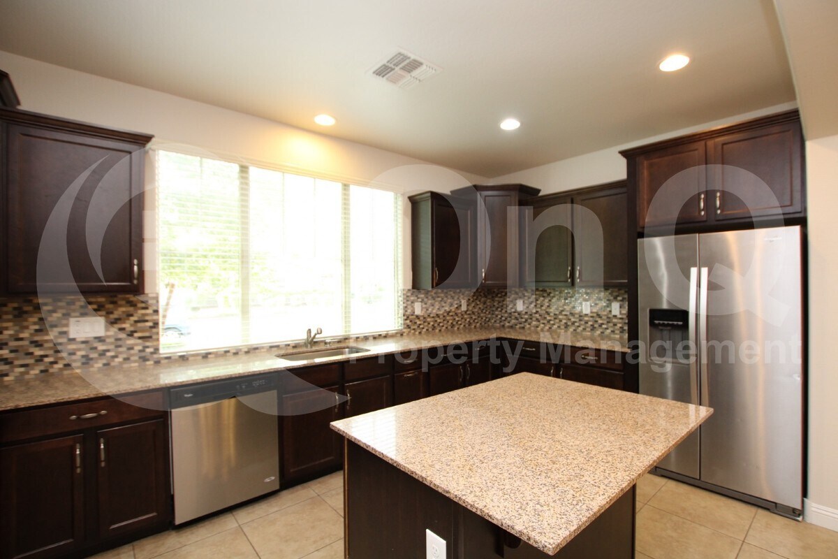 Foto principal - 2679 N Riley Rd