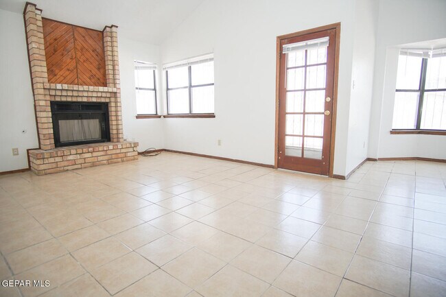 Foto del edificio - 11571 Arnaz Ct