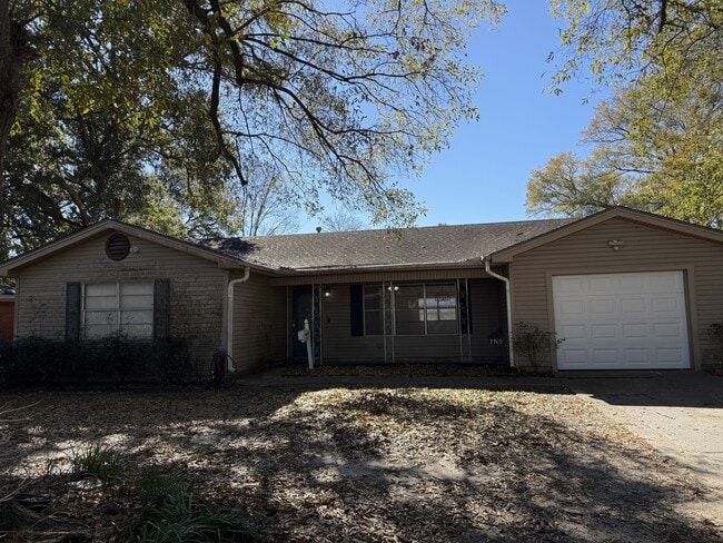 Foto del edificio - 7765 Coburn Dr