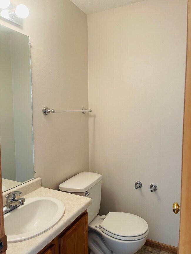 Building Photo - 3999 Meadow Brook Court