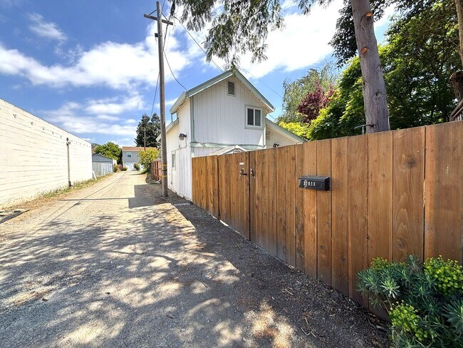 Building Photo - Move-In Special:Get $100 off your first mo...