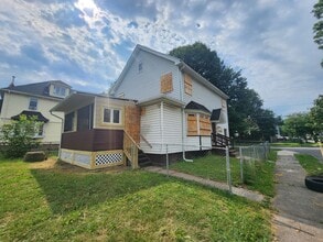 Building Photo - 8 Aurora St