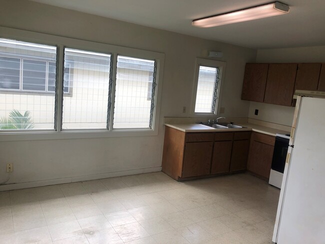 Building Photo - 425 &amp; 427 Kawailoa Road - Sybil Wong