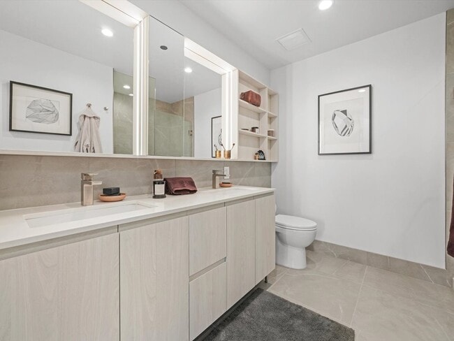 Building Photo - 310 N Halsted St