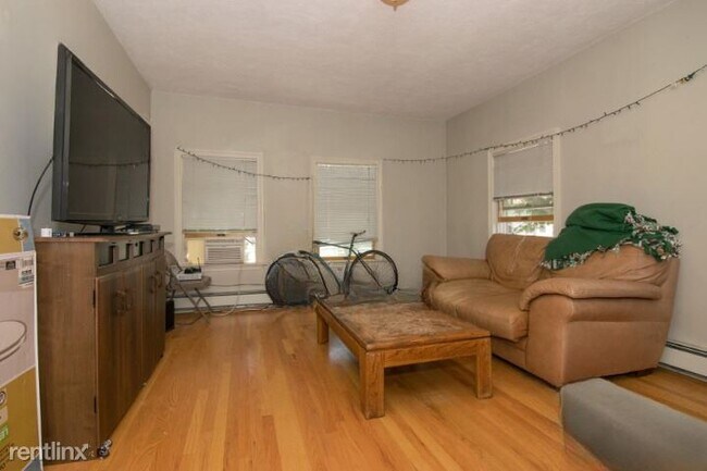 Foto del edificio - 3 br, 2 bath Duplex - 48 Shannon St 2