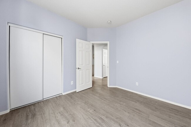 Foto del edificio - Beautiful Single-Story Home on an Oversized Corner Lot in Silverado Ranch — No HOA!