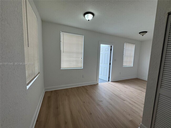 Foto del edificio - 1068 NW 5th St