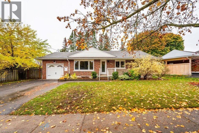 Photo du bâtiment - 543 Dunbar Rd