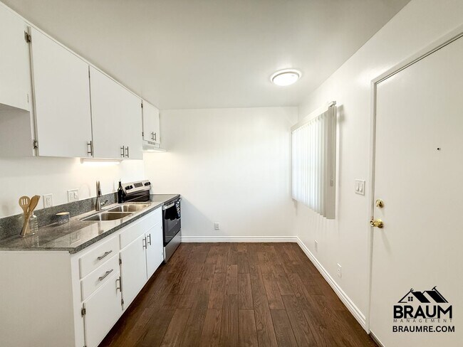 Building Photo - 15634 Leadwell St