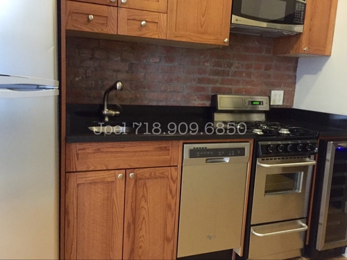 Building Photo - 358 W 51st St