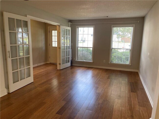Foto del edificio - 325 Bramford Way NW