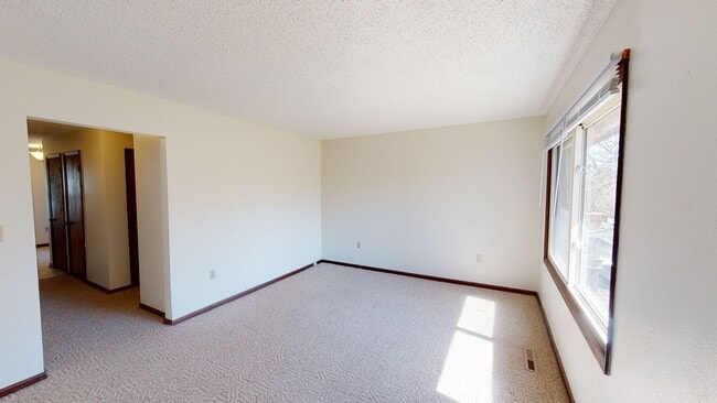 Building Photo - 2 Bedroom Duplex Available August 1st, 2026