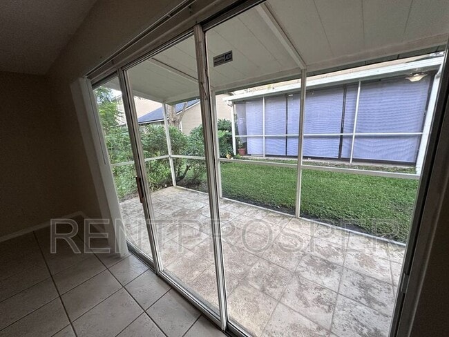 Foto del edificio - 5980 Scotchwood Glen