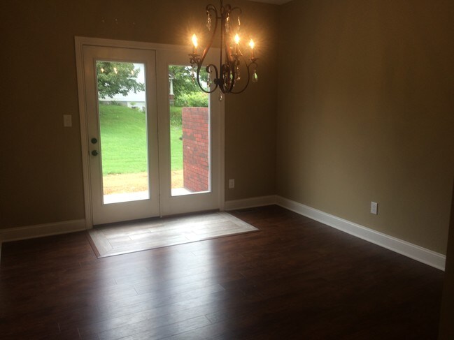 dining area to back - 628 E Cedar St