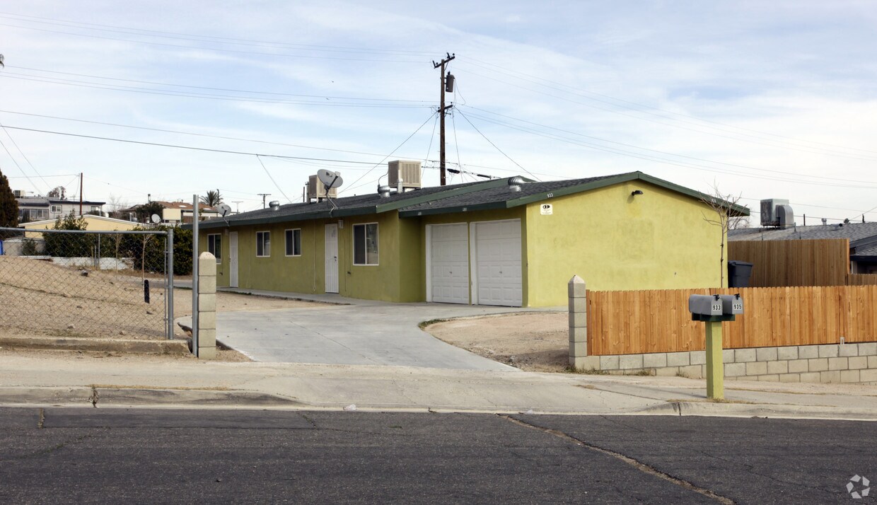 Primary Photo - 933-935 Carson St
