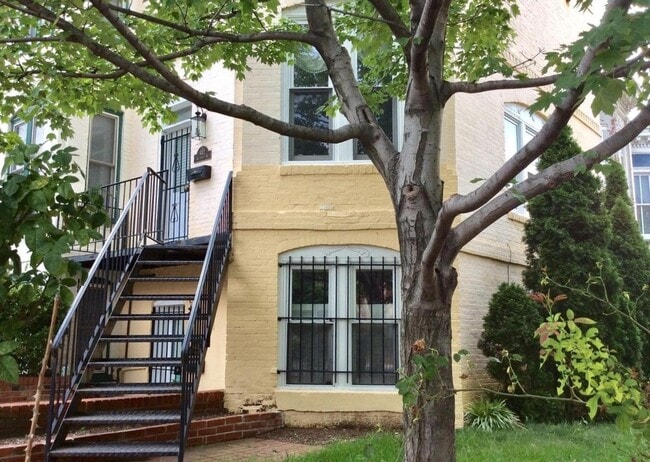 Foto del edificio - 442 3rd St NE
