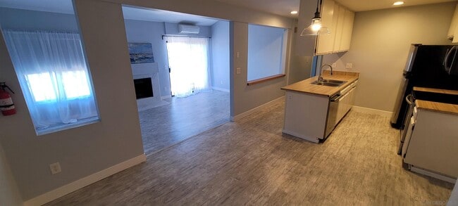 Building Photo - 13671 Ruette Le Parc