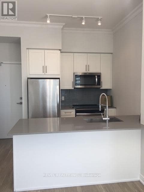 Building Photo - 4085 Parkside Village Dr