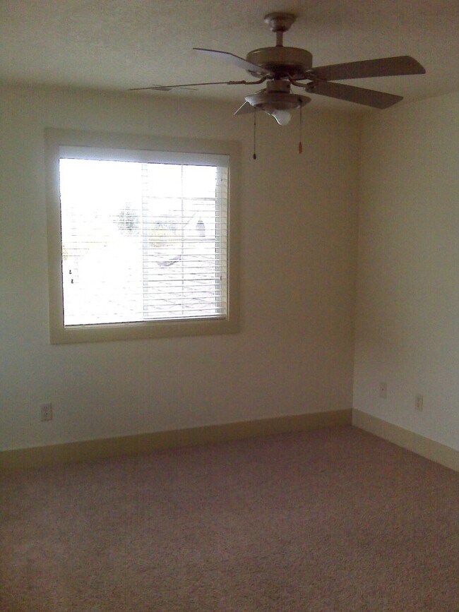 Foto del edificio - Boise Townhome Near BSU| EARLIER MOVE IN DATE UPON REQUEST