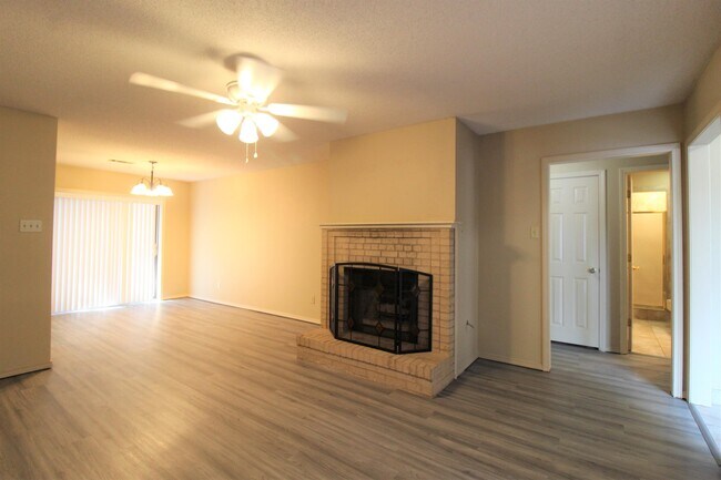 Foto del edificio - 5822 Gordon Ln