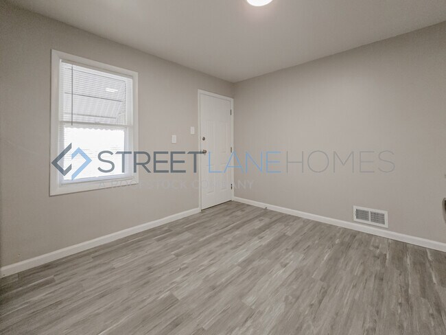 Building Photo - NOW OFFERING $250 OFF FIRST FULL MONTH IF ...