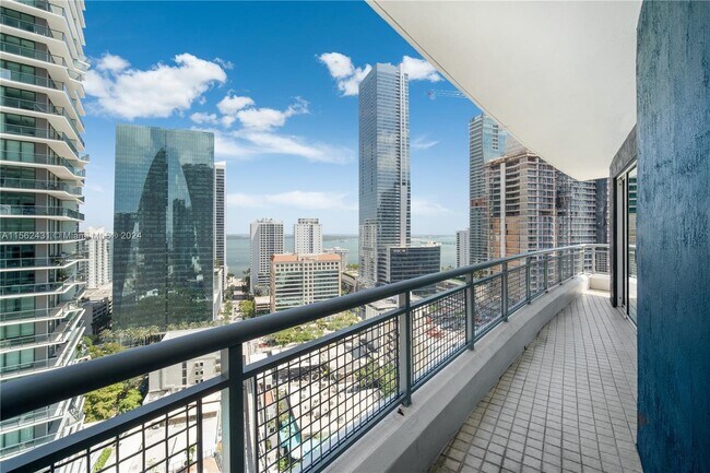 Foto del edificio - 60 Southwest 13th Street Apt #2100, Miami,...