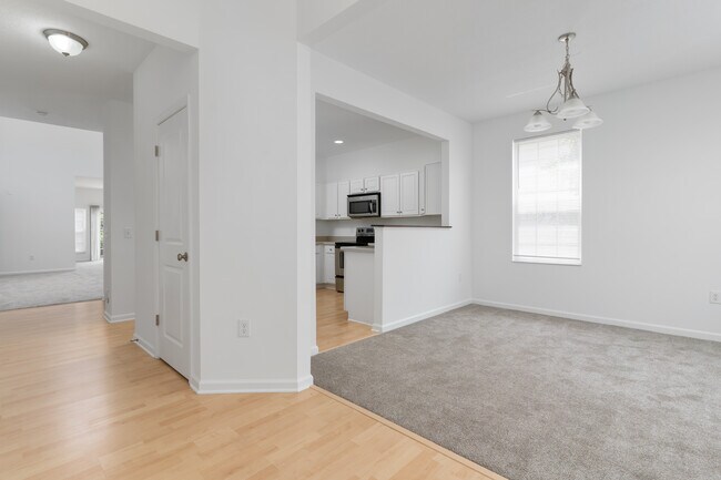 Building Photo - 5170 Horseshoe Falls Dr